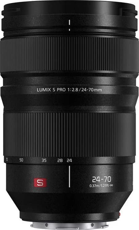 LUMIX S PRO 24-70mm F2.8 shown to scale