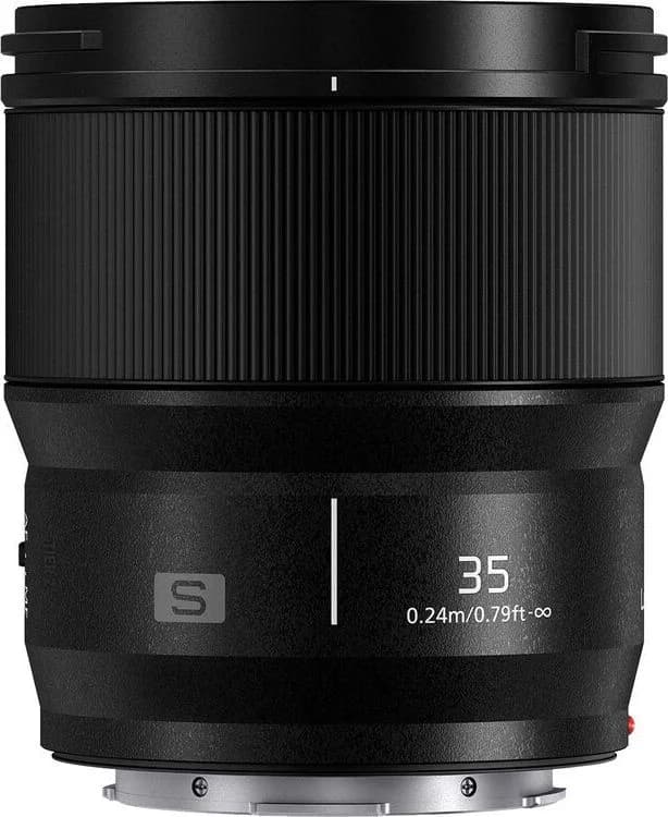 LUMIX S 35mm F1.8 shown to scale